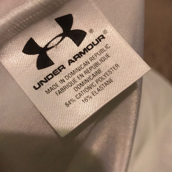 NWOTs Men’s Under Armour work out shirt - Picture 5 of 6